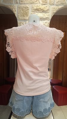 Top dentelle rose