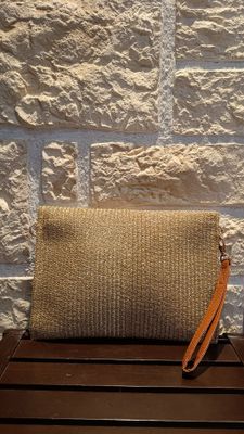 Pochette raphia brillante dorée