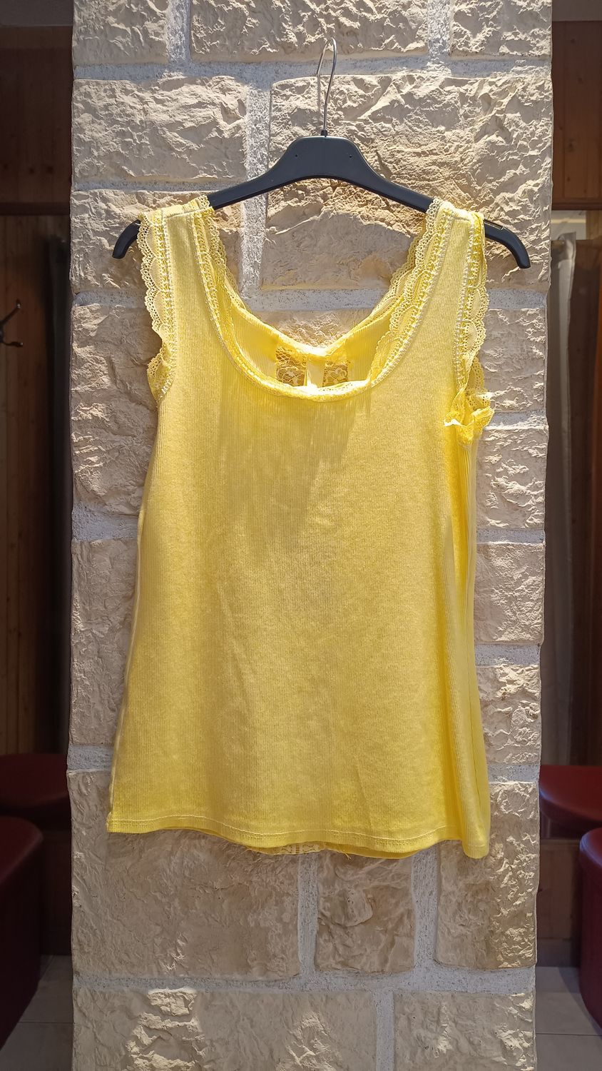 Débardeur ajusté dentelle jaune Débardeur ajusté dentelle jaune