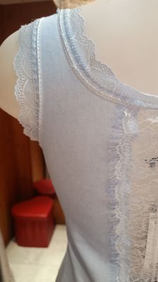 Débardeur ajusté dentelle bleu ciel 