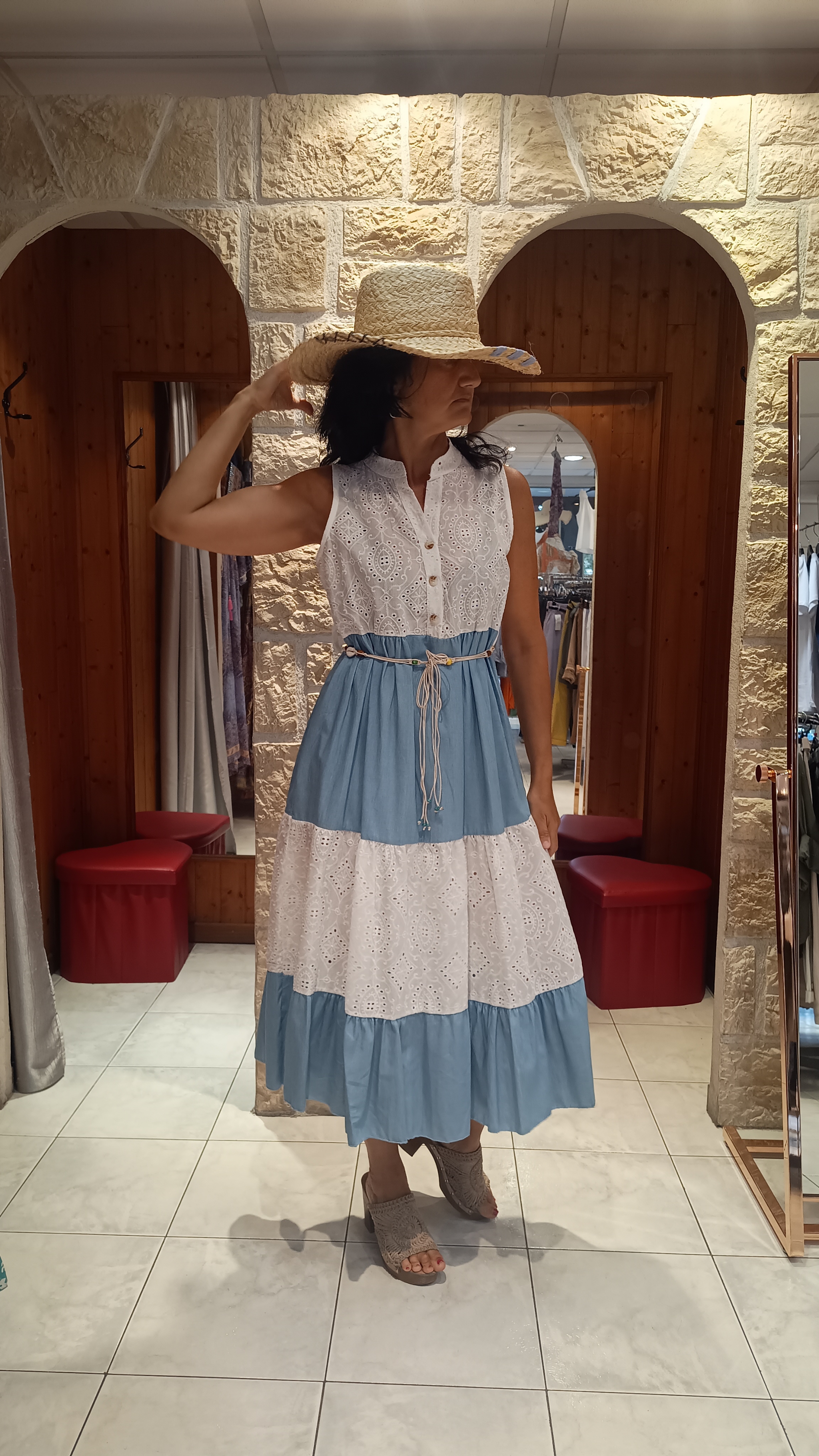 Robe midi broderie anglaise