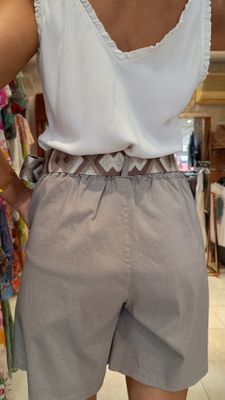 Short à pinces sable 