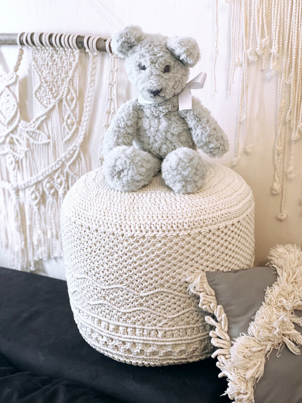 Pouf mit Makrameegarn