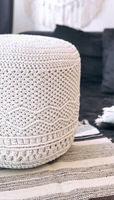 Pouf mit Makrameegarn