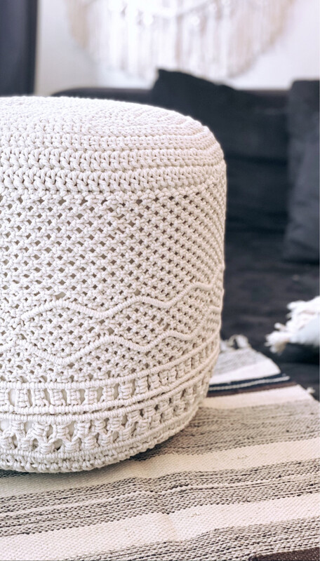 Pouf mit Makrameegarn