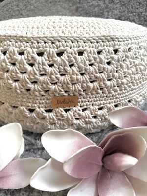 Pouf mit Makrameegarn