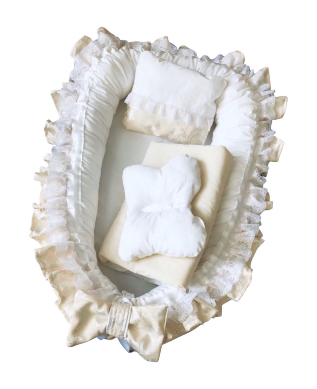 Handgemachtes Babynestchen