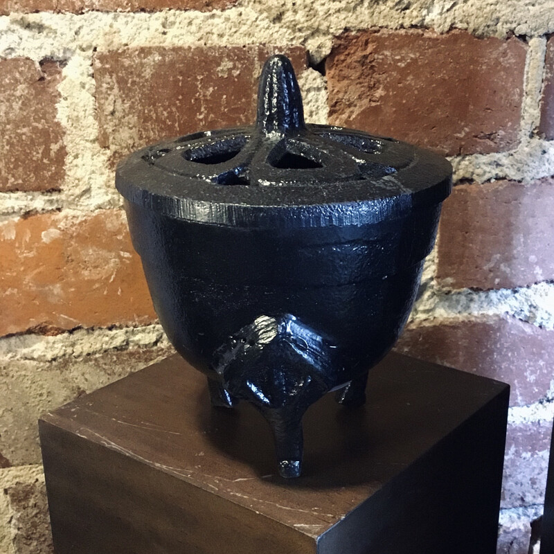 Cast Iron Cauldron with Vented Lid 4”
