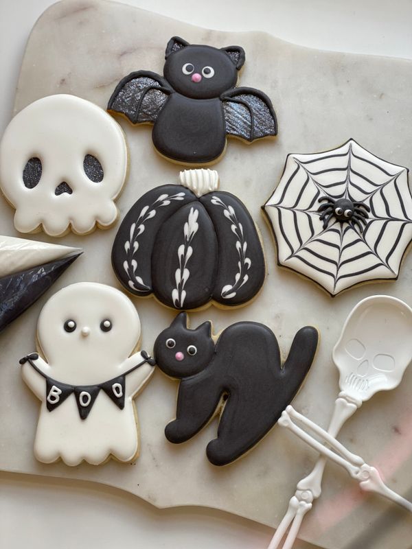 Halloween Workshop - It's all Black &amp; White