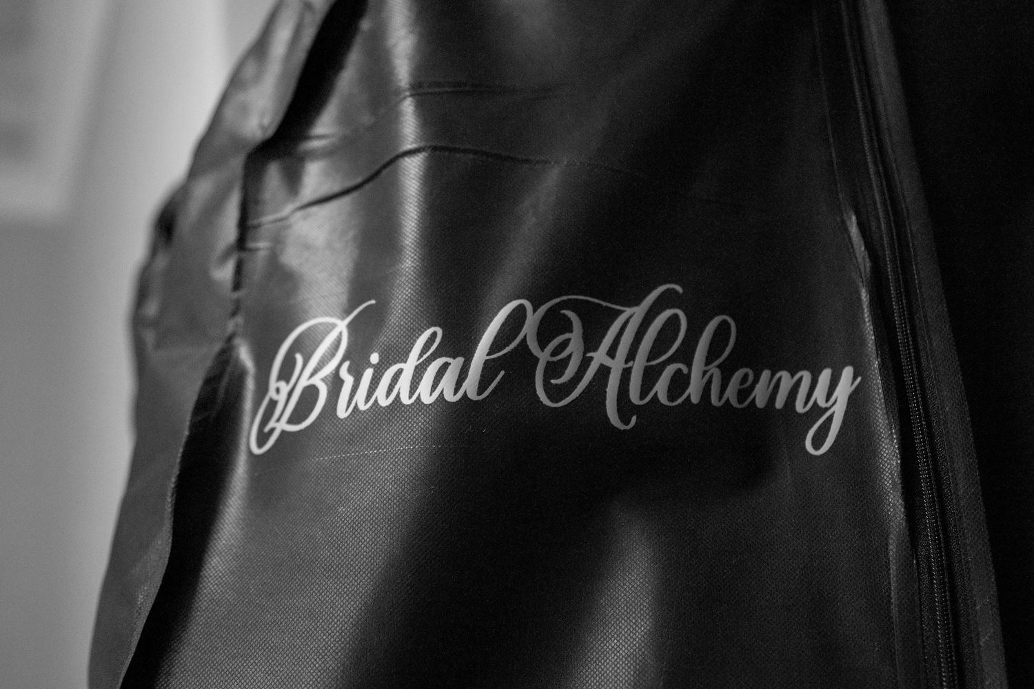 Protective Spun Bond Bridesmaid&#39;s Dress Bag