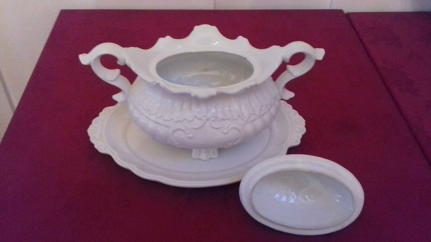 Soupière en porcelaine blanche