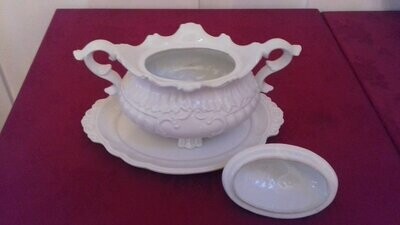 Soupière en porcelaine blanche