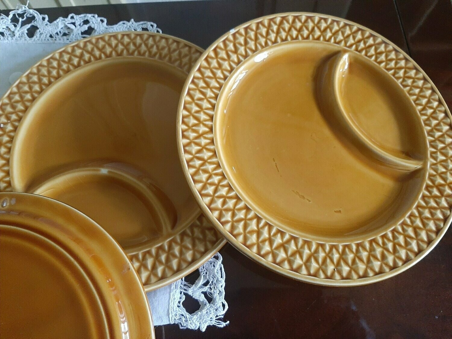 6 assiettes en faïence de Digoin Sarreguemines  ocre