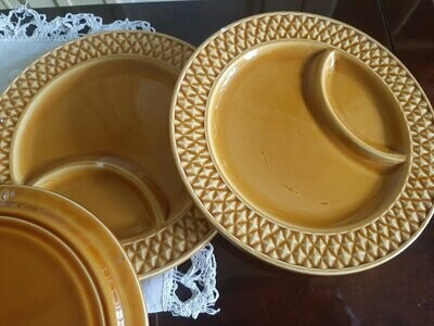 6 assiettes en faïence de Digoin Sarreguemines ocre