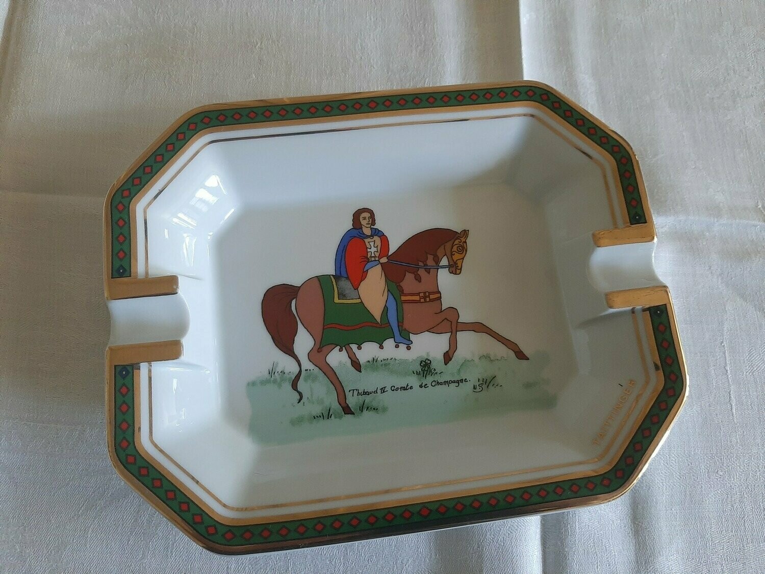 Cendrier Conte Thibaud de Champagne en porcelaine Royal Limoge