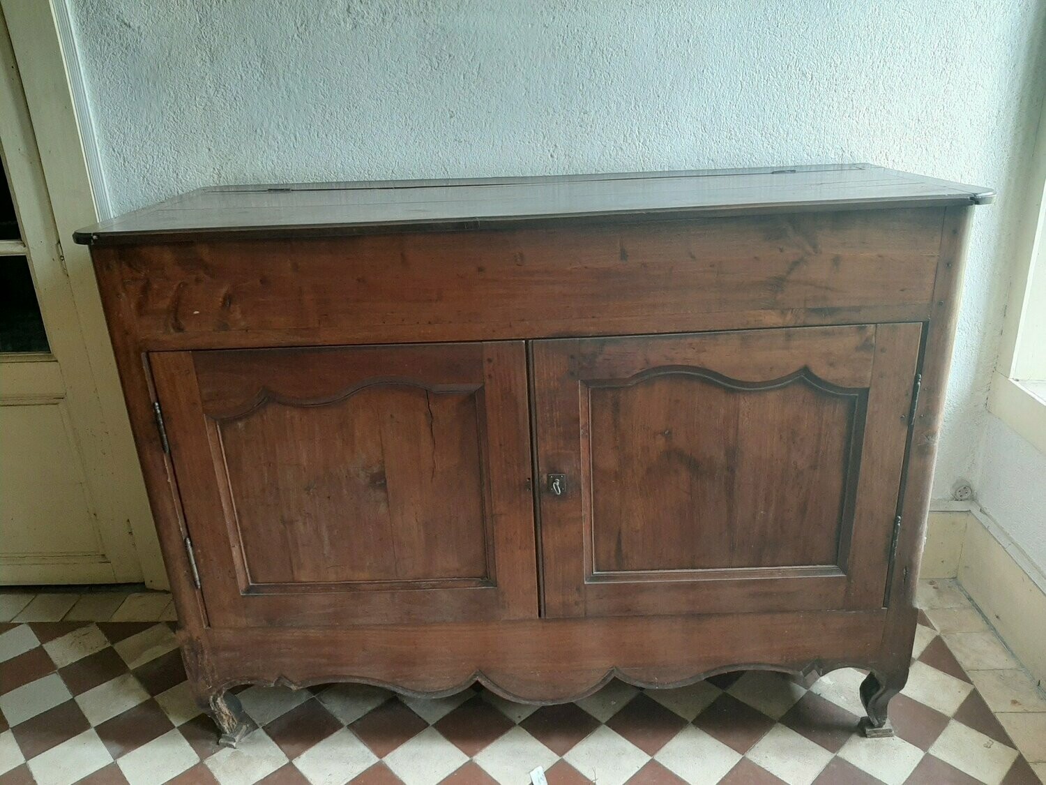 Maie transformée en buffet  18ème