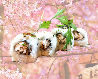 78 Uramaki de Ternera con Queso, Cebollino y Salsa Anguila