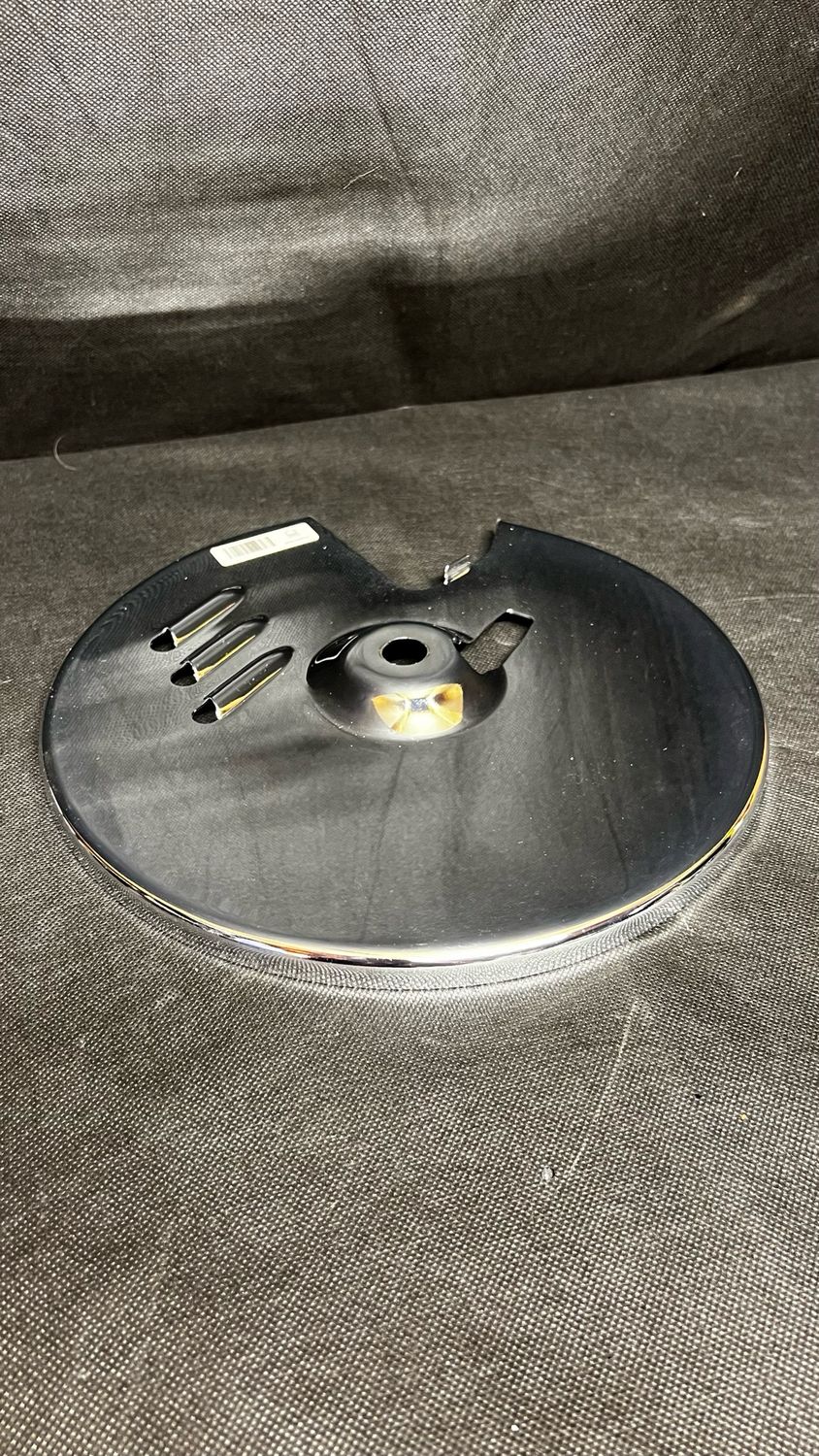 Front wheel hub cover