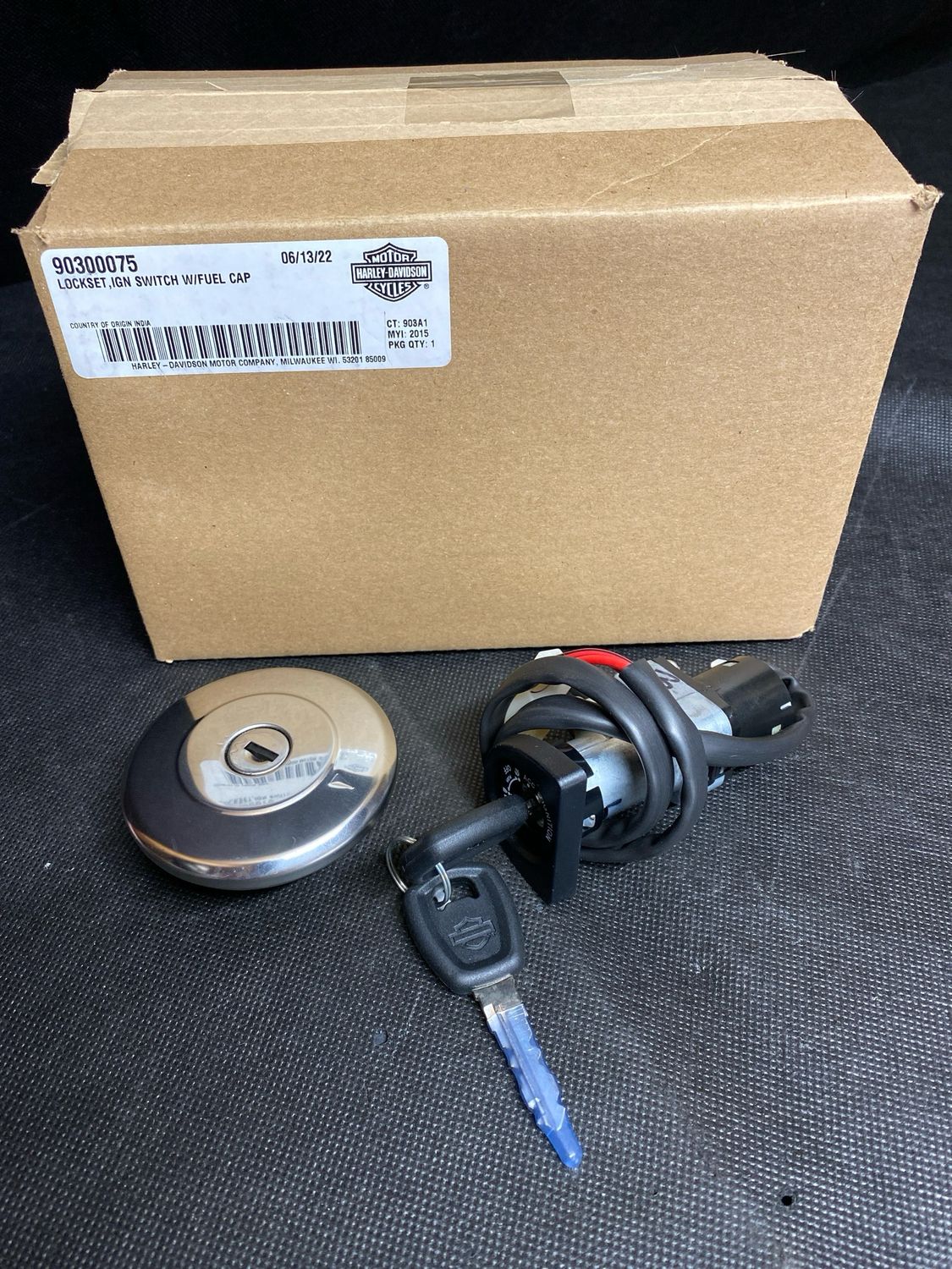 #OEM 90300075 XG500 / XG750 Lock set ignition with fuel cap