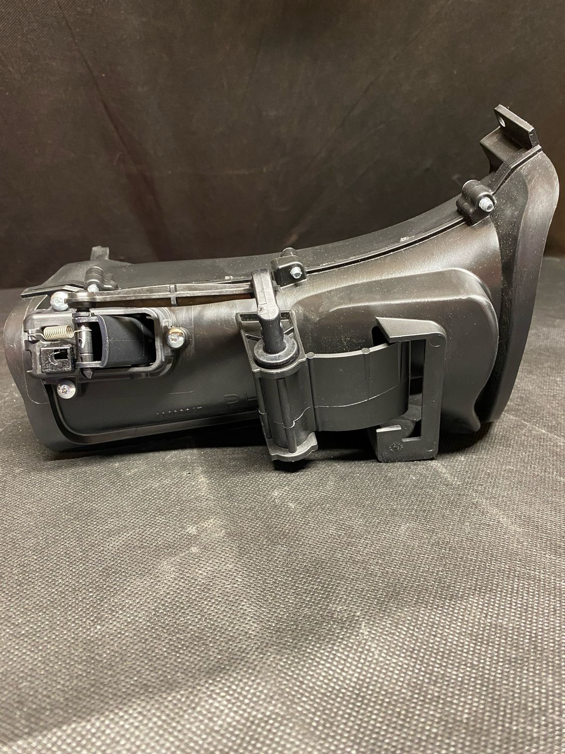 #OEM 29200071 AIR DUCT ASY, RH-LWR