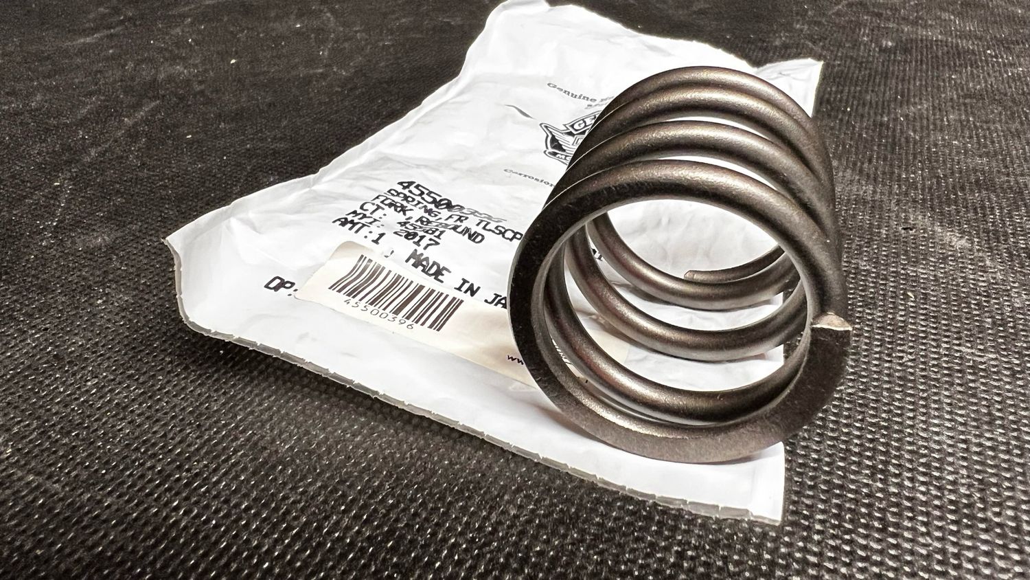 #OEM 45500396  17-23 Touring, Softail  Fork Springs FR TLSCP FORK, REBOUND