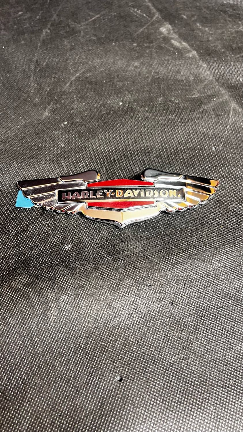 #OEM 14100629baad Rh Side Deluxe Fuel Tank Emblem