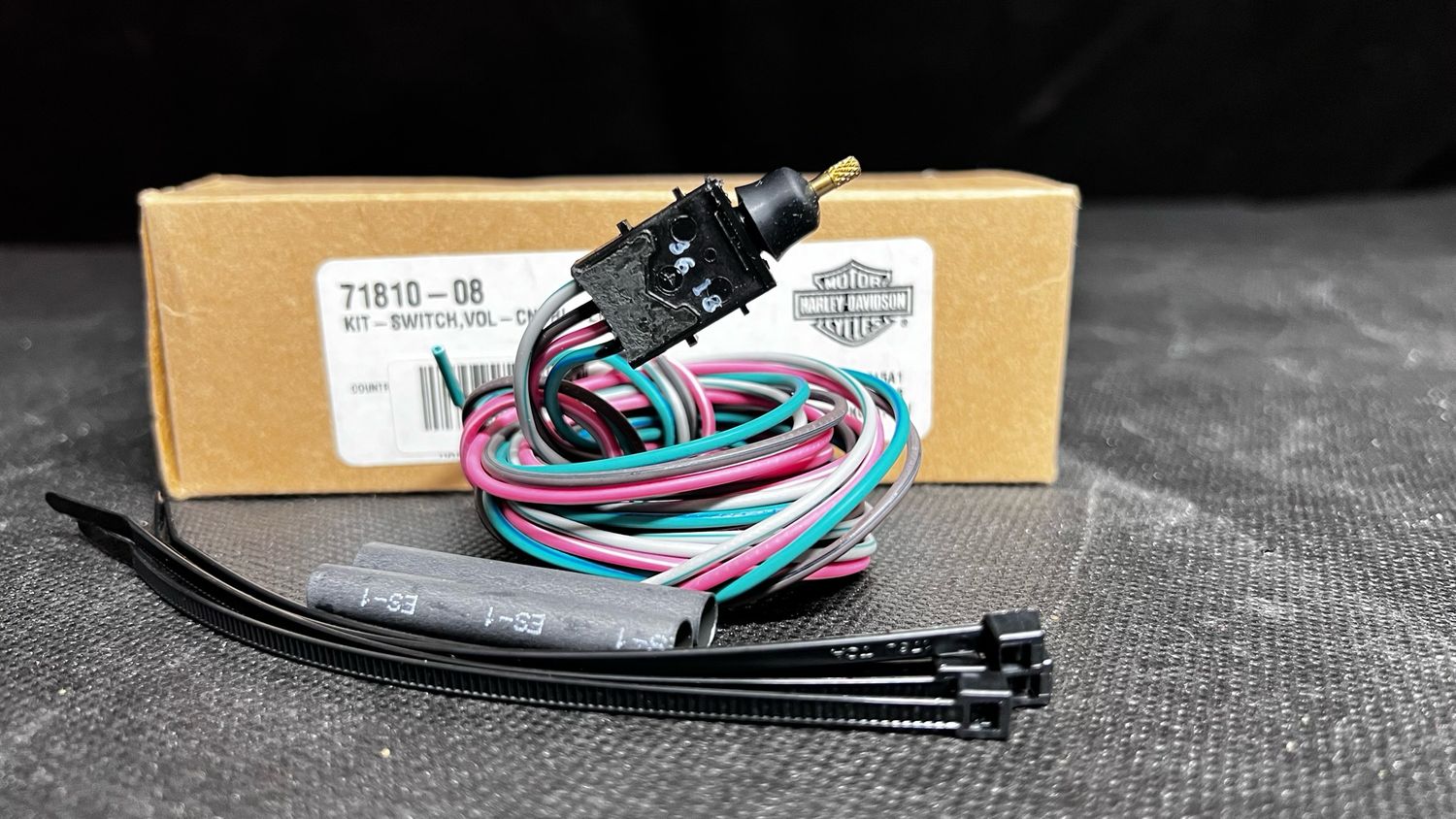 #OEM: 71810-08 Audio Volume Switch FLHT/C