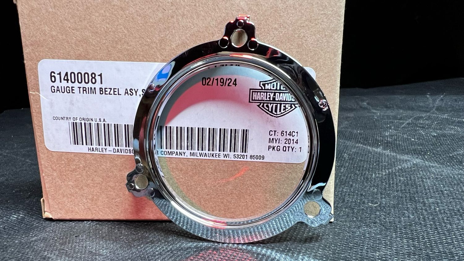 #OEM 61400081 Gauge Trim Bezel Assembly (Small)