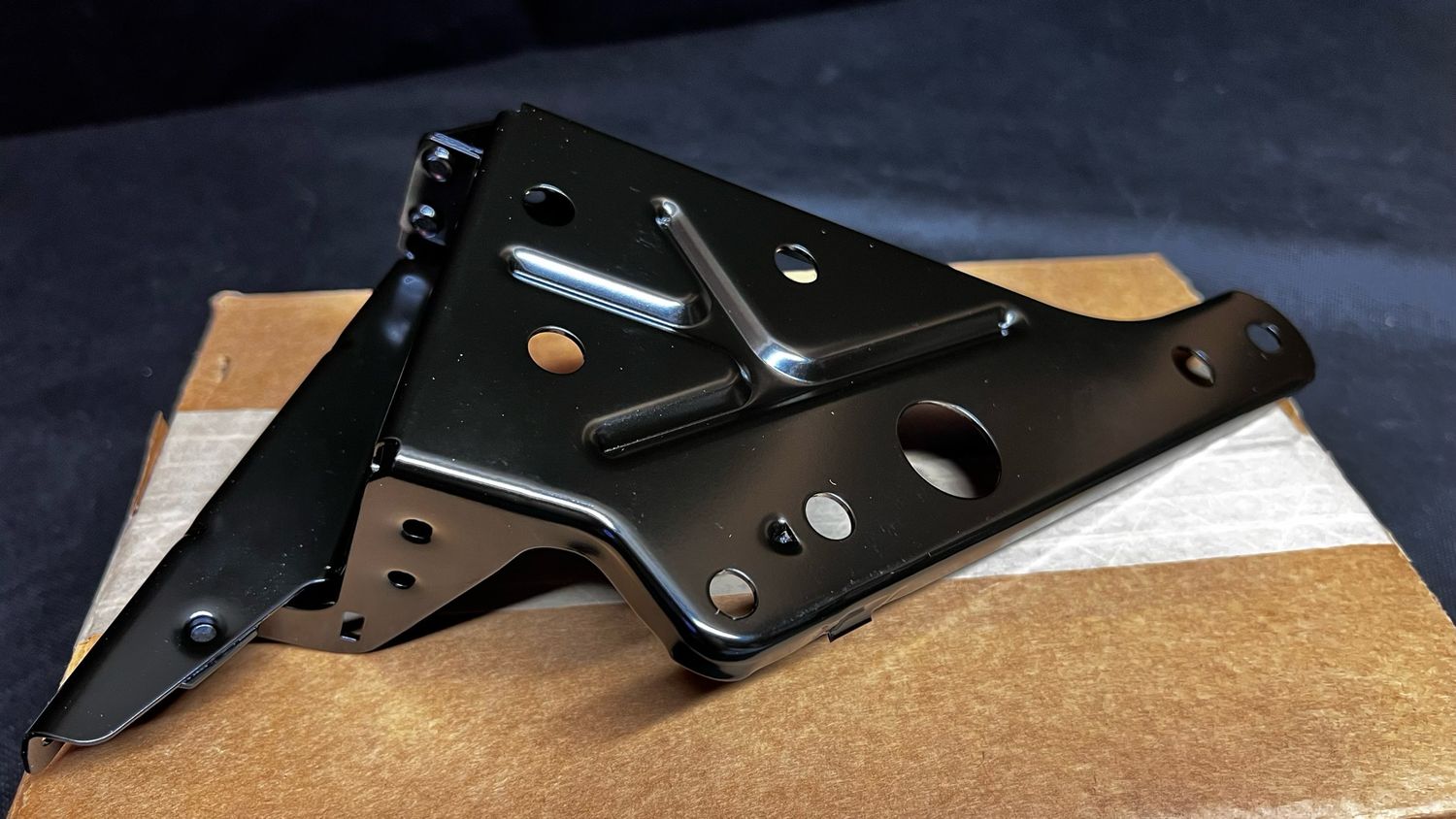 #OEM 57000170 Genuine Right FLH Model Fairing Bracket