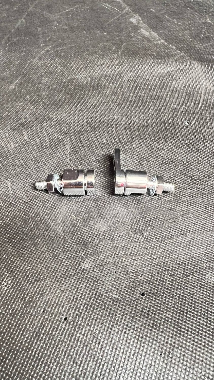 #OEM 68185-00 front turn signal swivel kit. Chrome