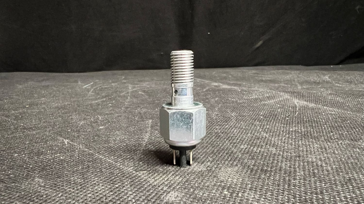 08-17 Dyna  banjo bolt with brake light switch