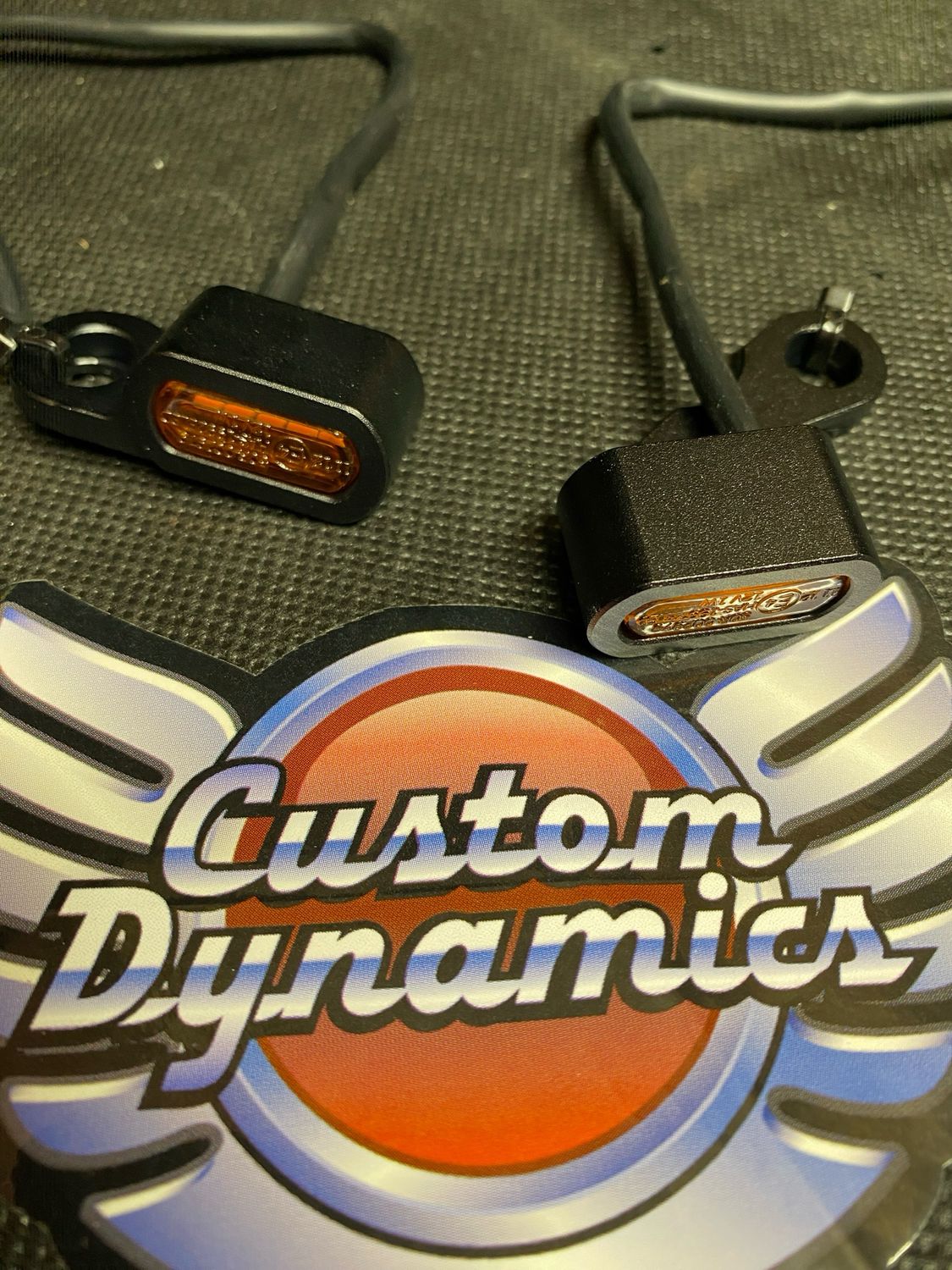 00-14 Softail; 99-17 Dyna; 96-03 XL Sportster below bar LED turn signal set. Black ECE
