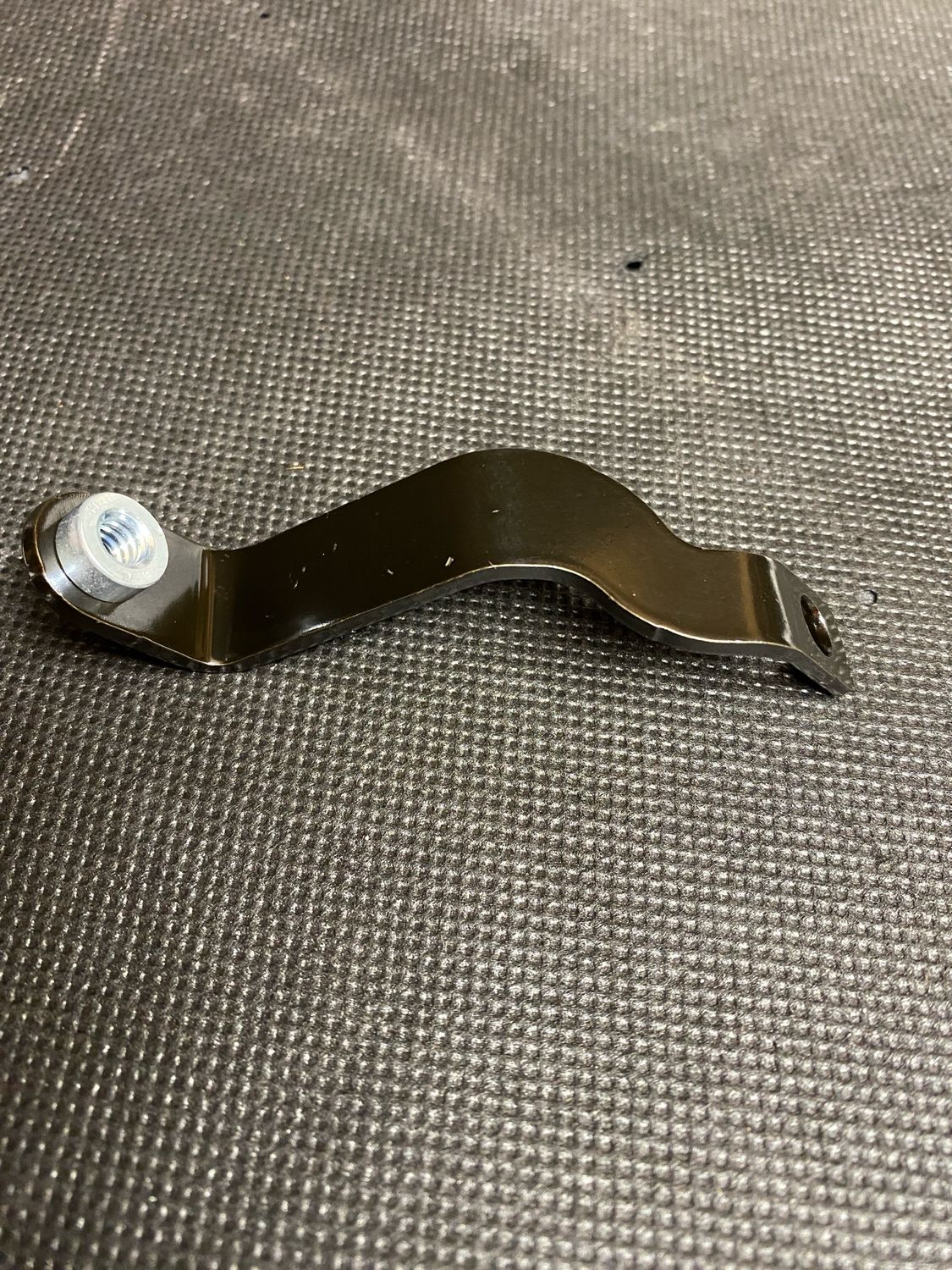 #OEM 47200498 Harley-Davidson BRACKET,LH,SIDECOVER  (No.4)