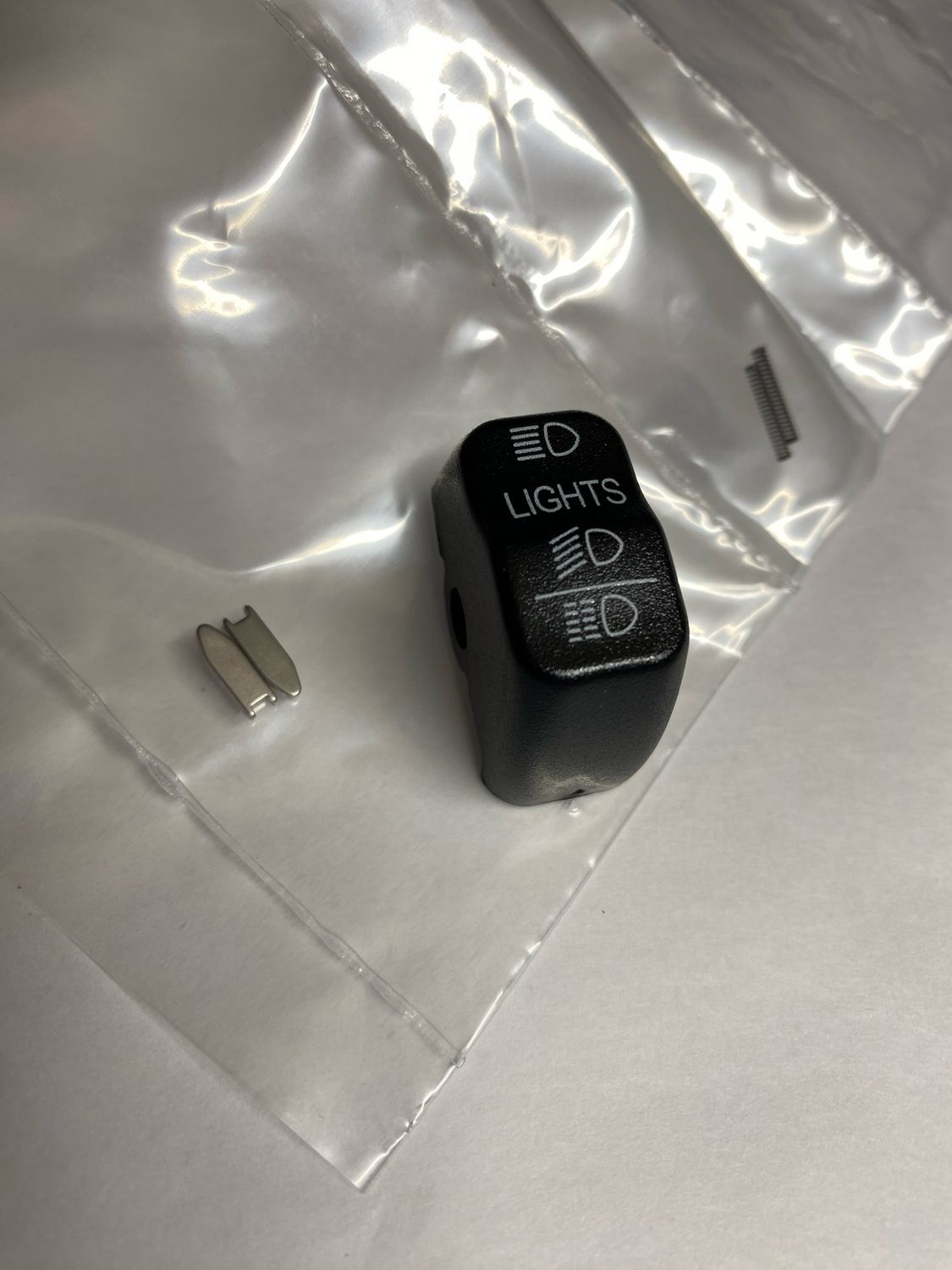 Harley-Davidson  KEY CAP, LITES, W/PINS, SPRING 71500029 (no. 22)