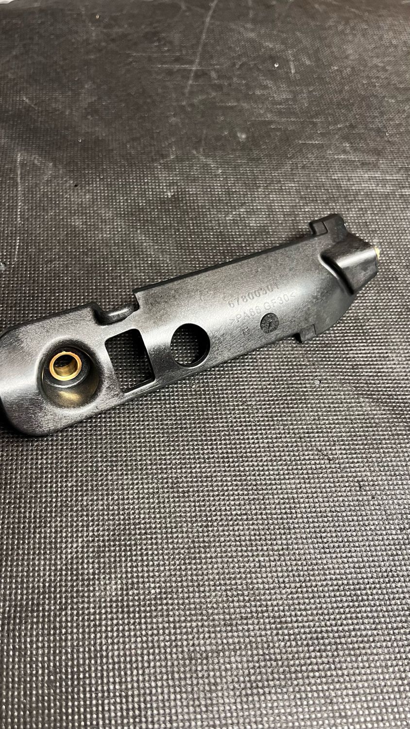 Harley-Davidson MOUNT,RH,TURN SIGNAL 67800301