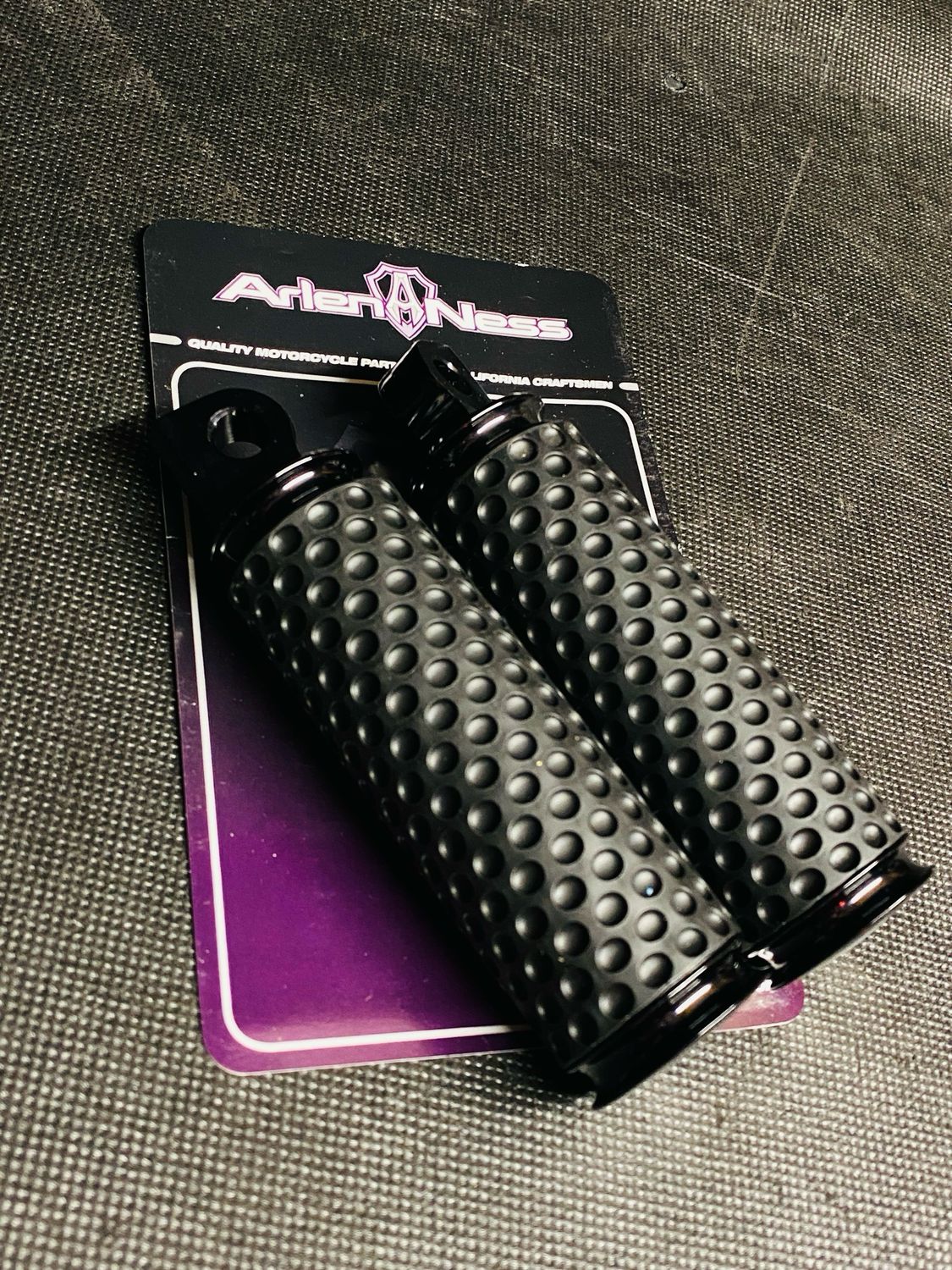 Arlen Ness Soft Touch Billet Foot Pegs set, Scalloped