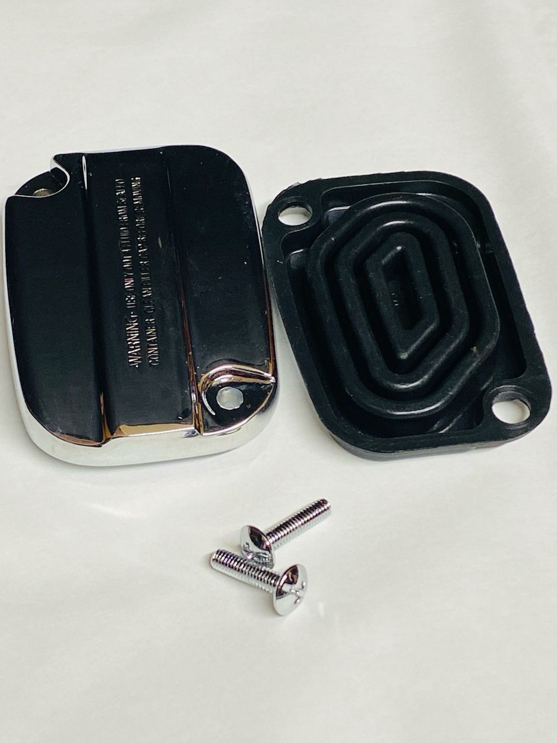 Harley  Handlebar Master Cylinder Cover Kit 08-22 Touring; 09-13 &amp; 19-22 Trikes; 06-17 V-Rod