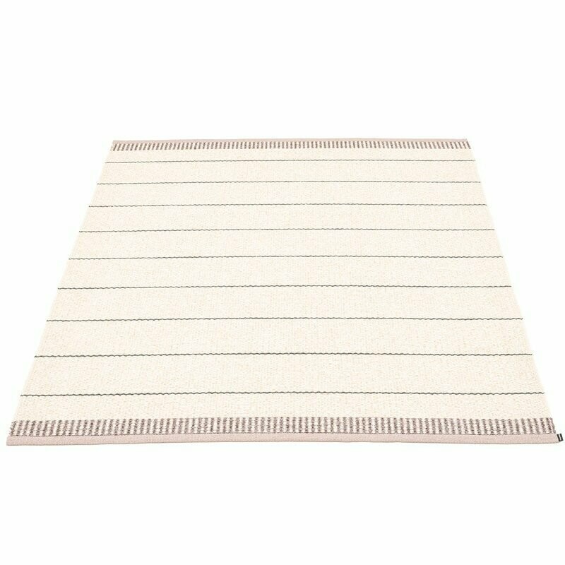 Belle rug by Pappelina