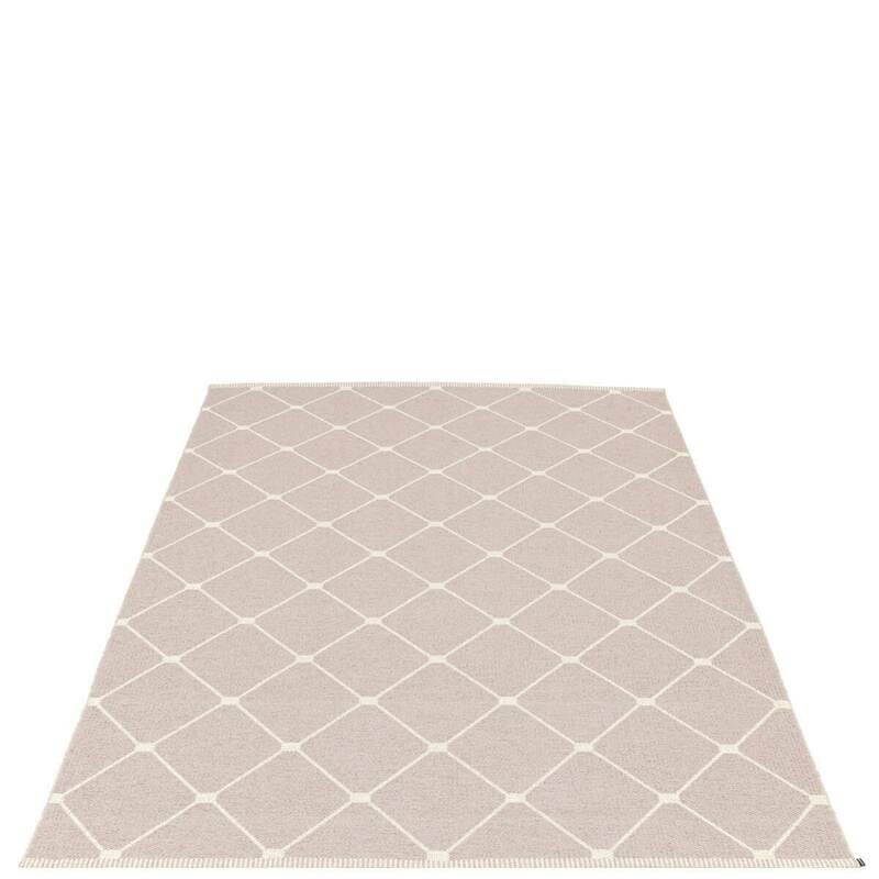 Regina rugs by Pappelina