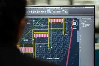 A computer screen with technical structural drawings and calculations