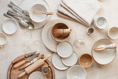 Table and kitchen items