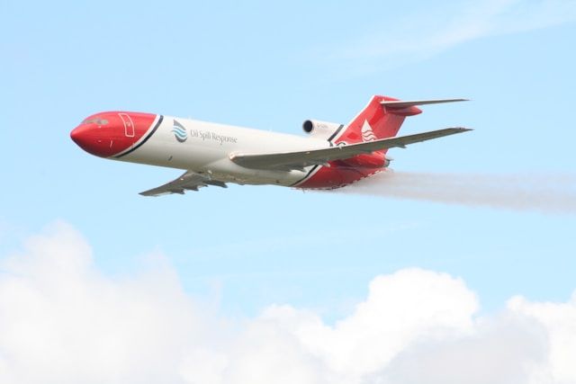 Boeing 727 flying at Farnbourgh air show