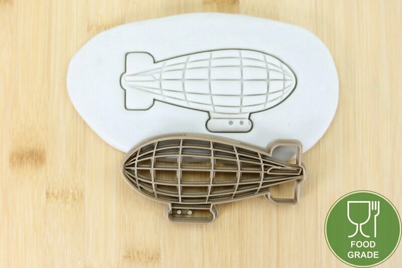 Zeppelin/Heißluftballon/Urlaub/Camping