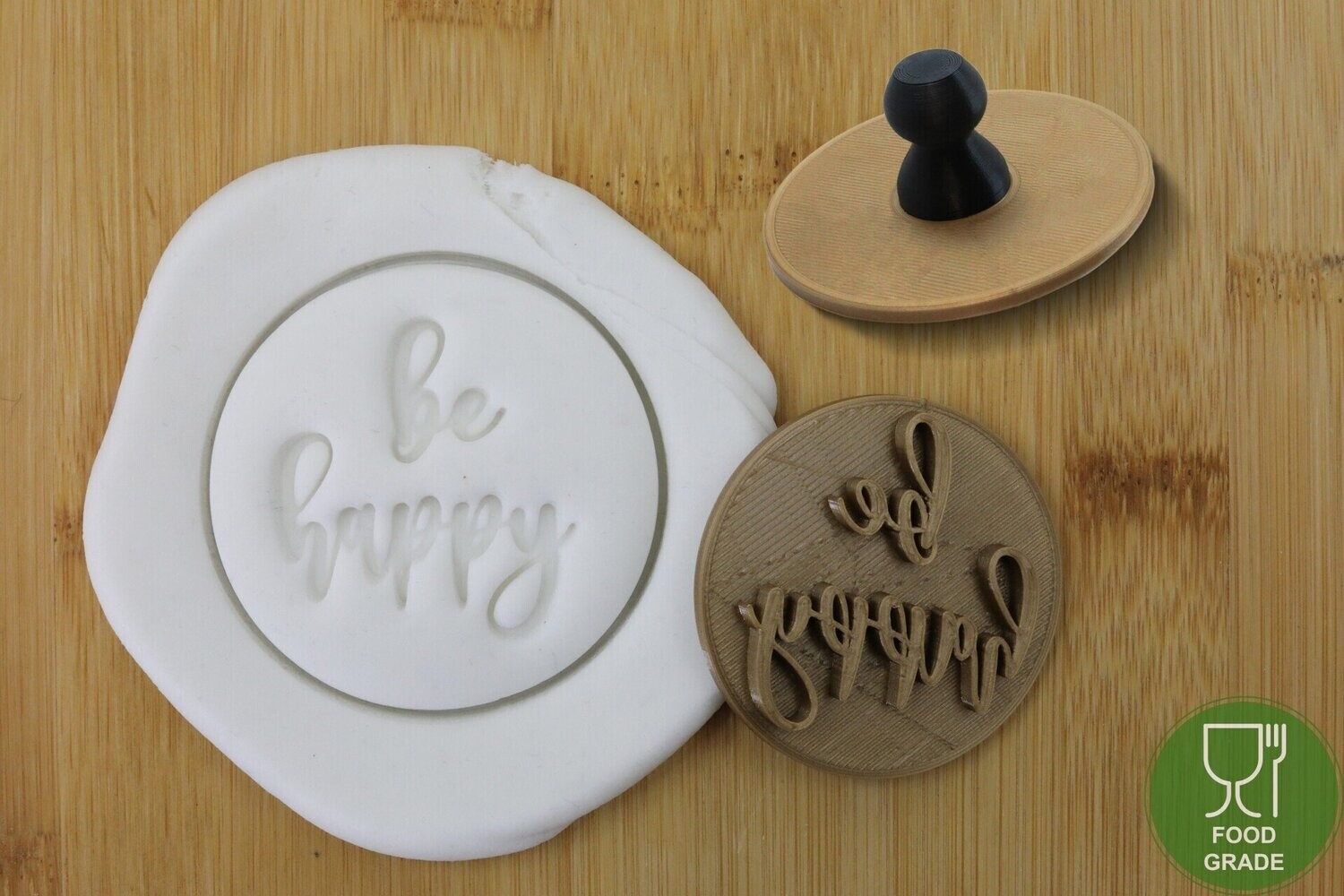 Prägestempel 'be happy' 5/7cm für Kekse/Fondant/Knete mit praktischem Griff, Kontur: Keine Kontur, Type: Nur Text 5cm