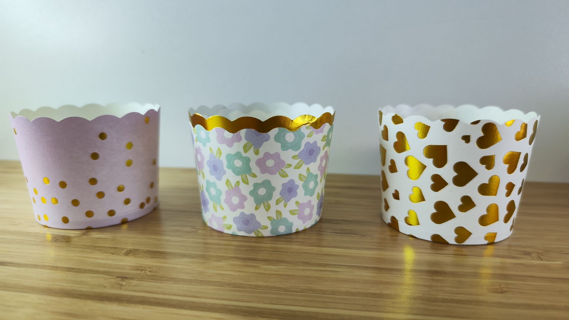 50st Einweg Gold Punkte Kuchenbecher,Hitzebeständige Muffinbecher, Cupcake-Formen,Hochzeit,Geburtstag,Weihnachten Bäckerei Konditorei