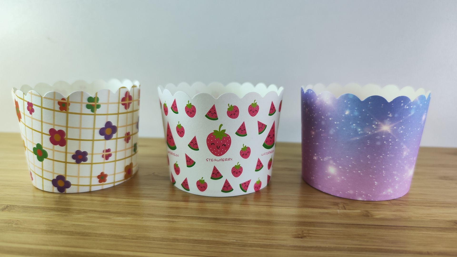 50st Einweg Bunte Kuchenbecher,Hitzebeständige Muffinbecher, Cupcake-Formen,Hochzeit,Geburtstag,Weihnachten Bäckerei Konditorei