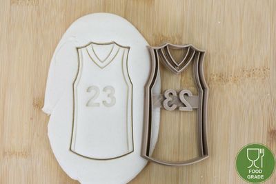 Keksstempel/Ausstechform Basketballkleidung ca.8cm Keksstempel/Ausstechform Basketballkleidung ca.8cm