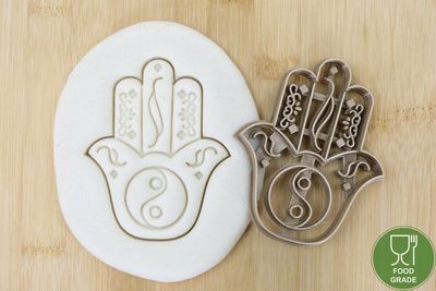 Keksstempel/Ausstechform Fatimas Hand Yin und Yang ca.8cm Keksstempel/Ausstechform Fatimas Hand Yin und Yang ca.8cm