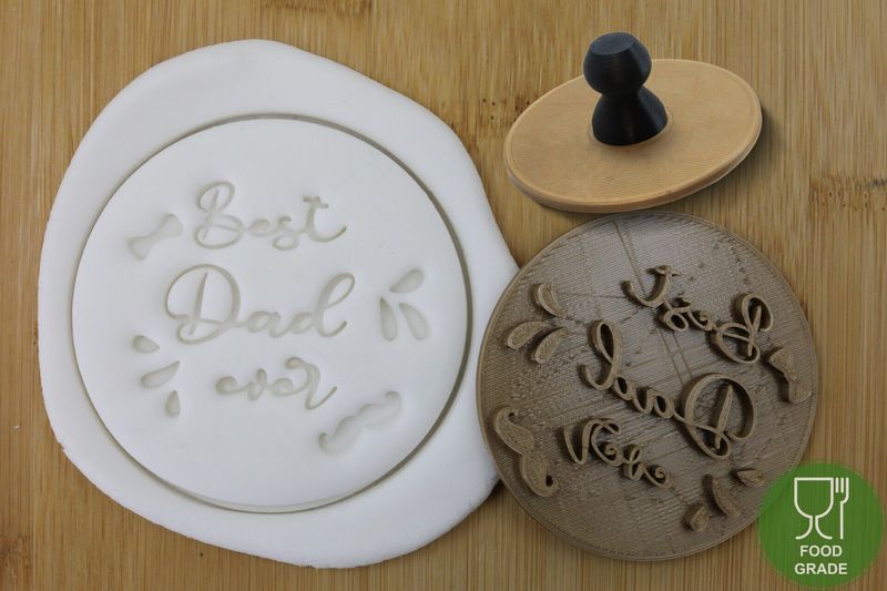 Prägestempel 'Best dad ever' 5/7cm für Kekse/Fondant/Knete mit praktischem Griff Prägestempel 'Best dad ever' 5/7cm für Kekse/Fondant/Knete mit praktischem Griff