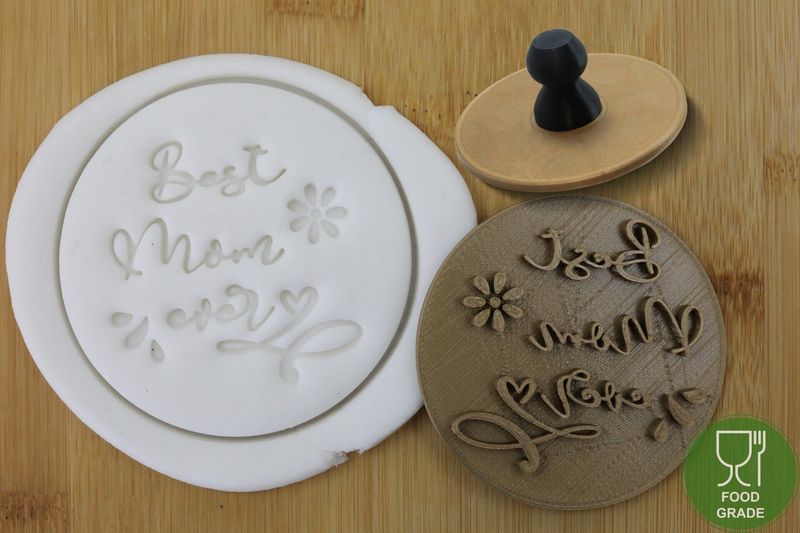 Prägestempel 'Best mom ever' 5/7cm für Kekse/Fondant/Knete mit praktischem Griff Prägestempel 'Best mom ever' 5/7cm für Kekse/Fondant/Knete mit praktischem Griff